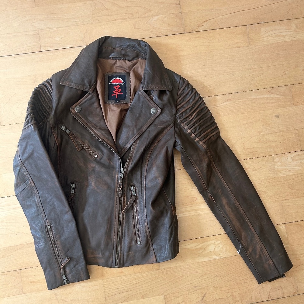 BN leather jacket XS